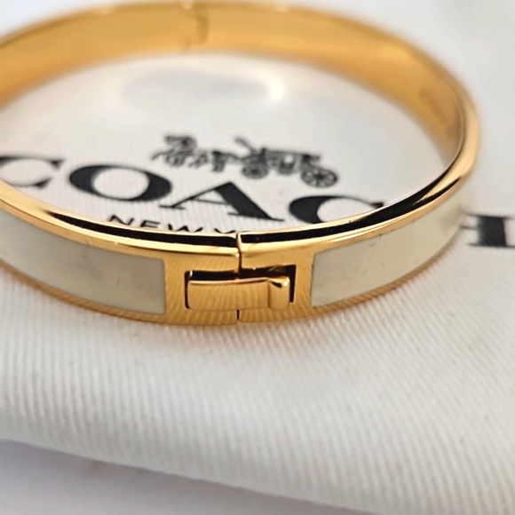 Coach NWT Horse and Carriage Bracelet - Picture 3 of 5